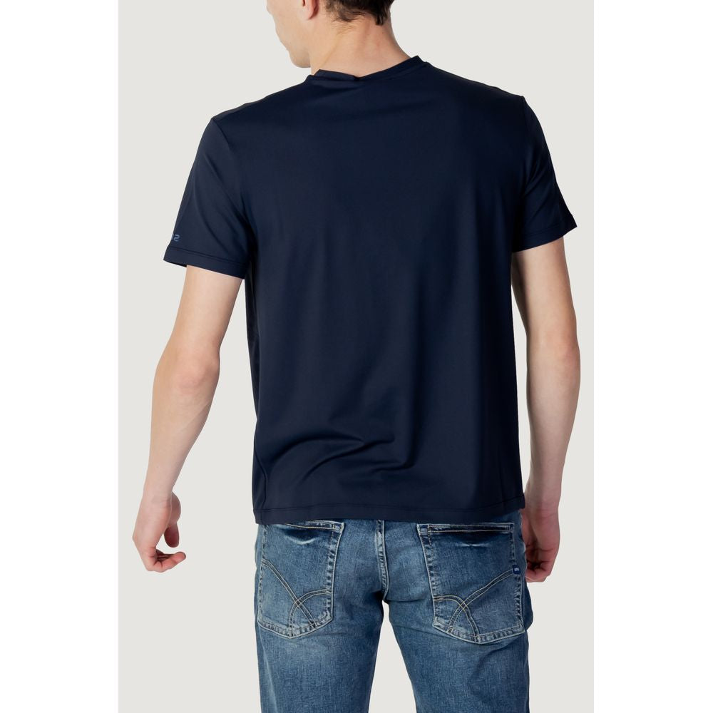 Back view of a man wearing a blue polyester men's T-shirt, part of the Spring/Summer collection, paired with jeans.