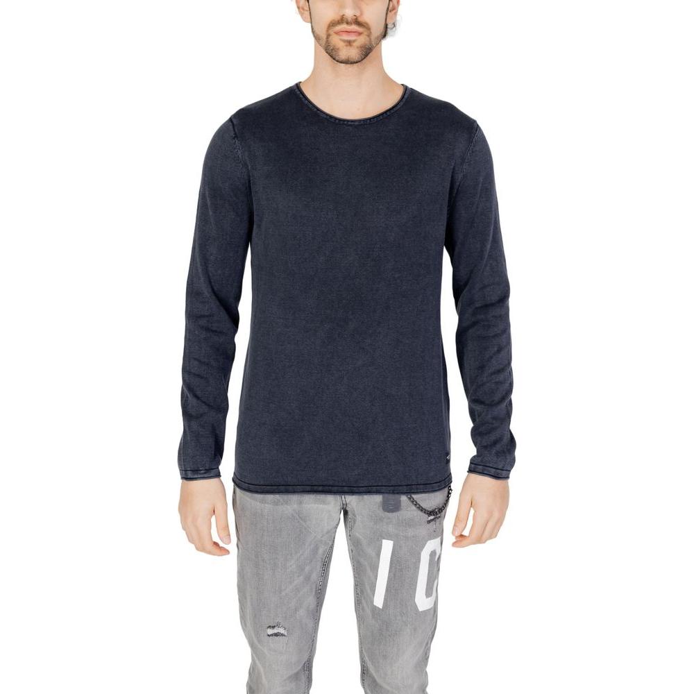 Men's blue long-sleeve cotton t-shirt by Jack Jones, part of the Spring/Summer collection.