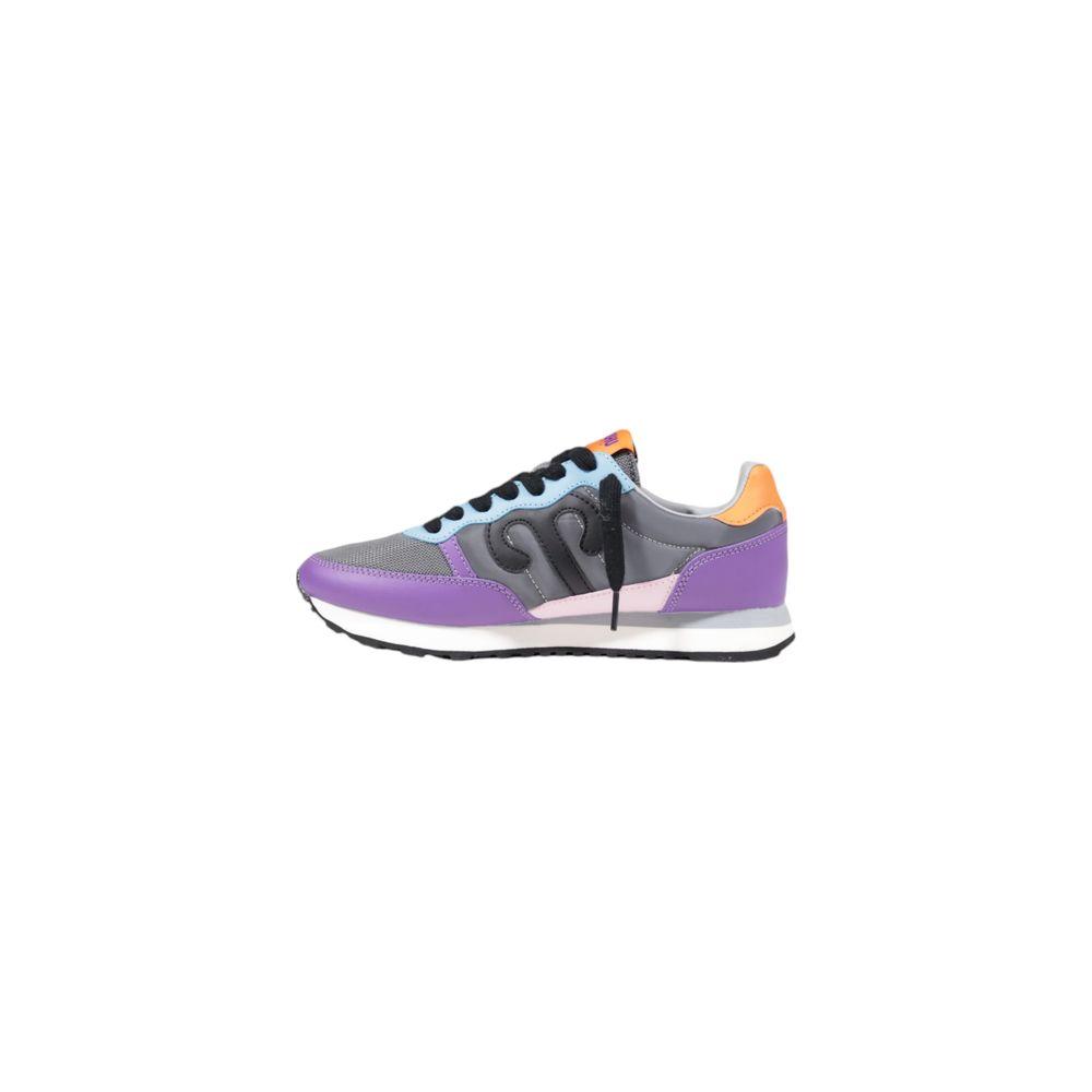 Wushu purple suede leather sneaker, modern design with durable rubber sole, ideal for style and comfort. Lace-up closure.
