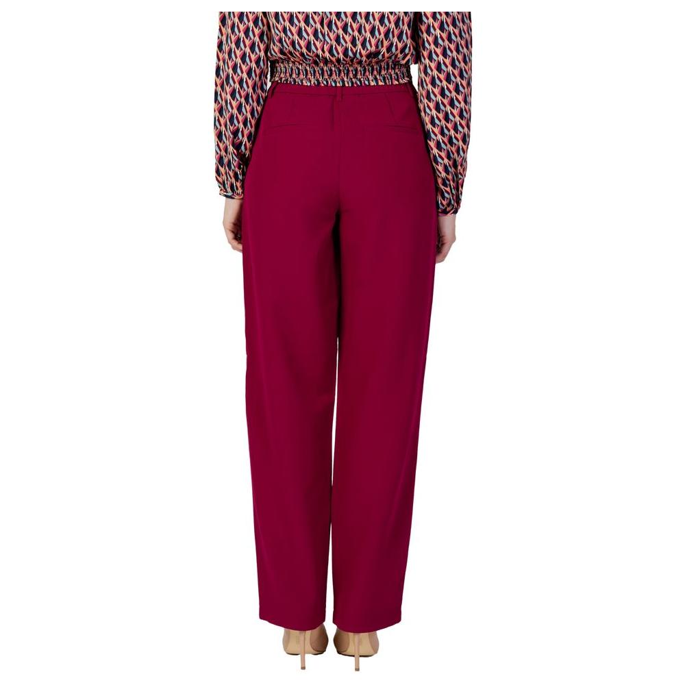 Woman wearing Vila Clothes Bordeaux Polyester Palazzo Pants, Fall/Winter collection, back view, 95% polyester, 5% stretch.