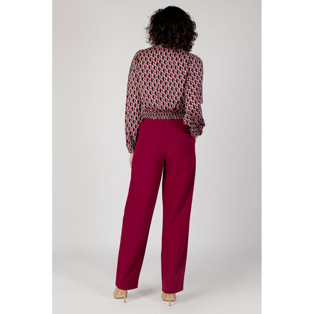 Woman wearing bordeaux palazzo pants from Vila Clothes Fall/Winter collection, made of 95% polyester with 5% stretch.