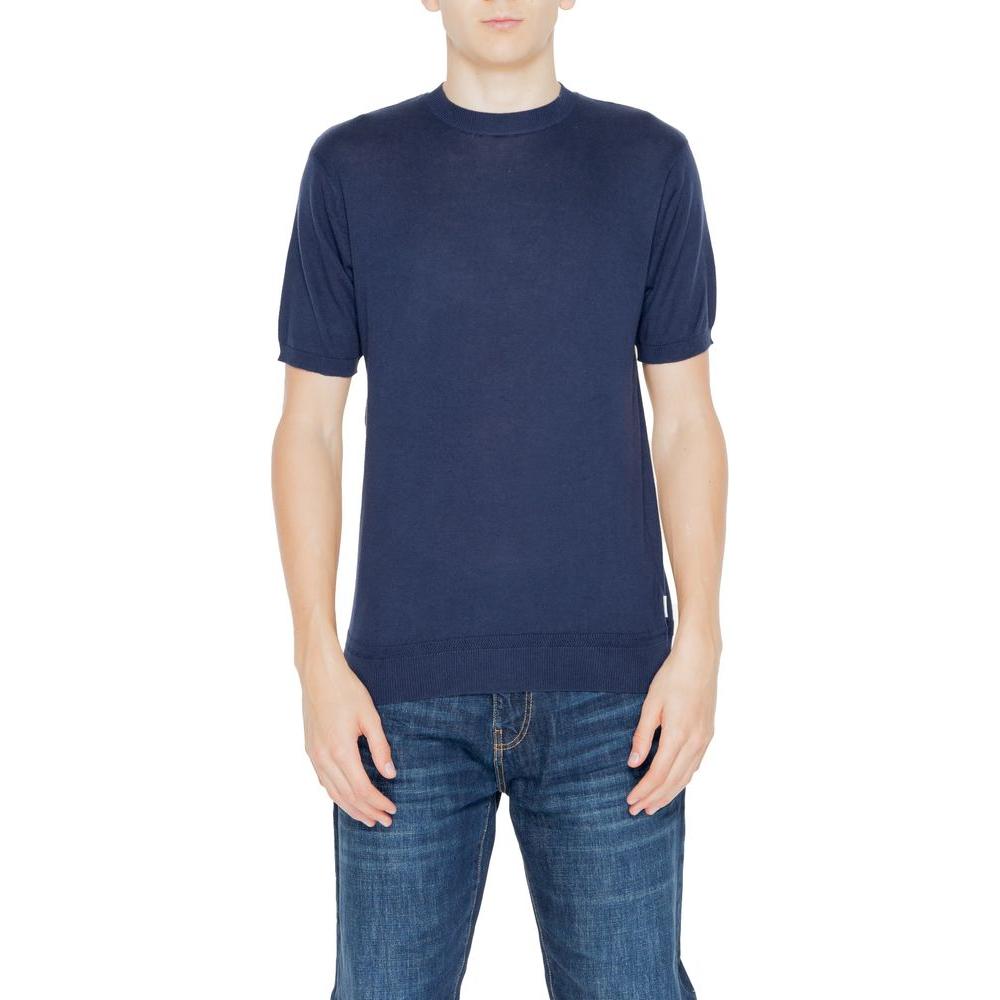 Man wearing Hamaki-Ho blue cotton short sleeve t-shirt from spring/summer collection, 100% cotton sweater.