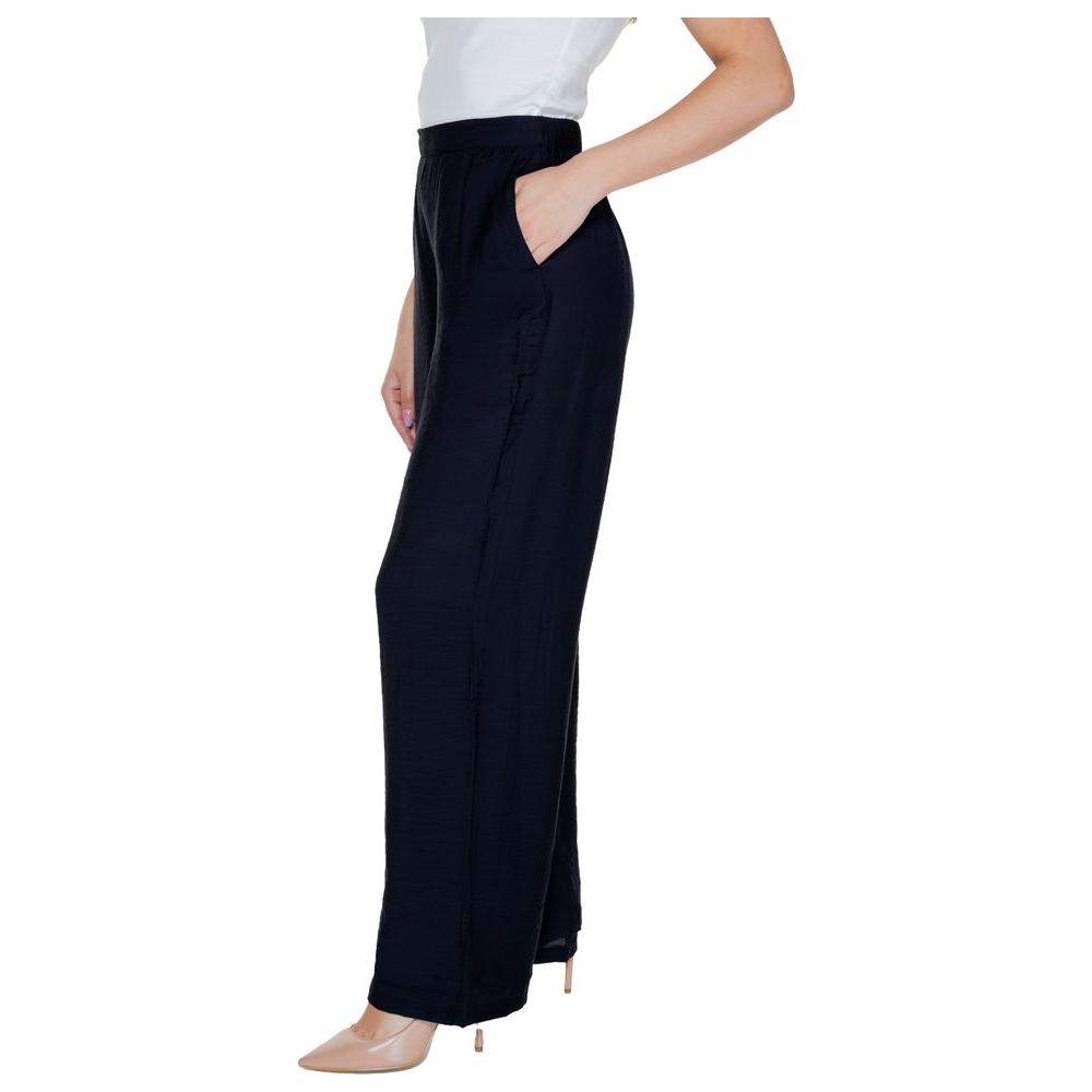 Vero Moda Black Viscose Women's Pants, Spring/Summer Collection, Regular Fit, 80% Viscose 20% Nylon, Side View with Pockets