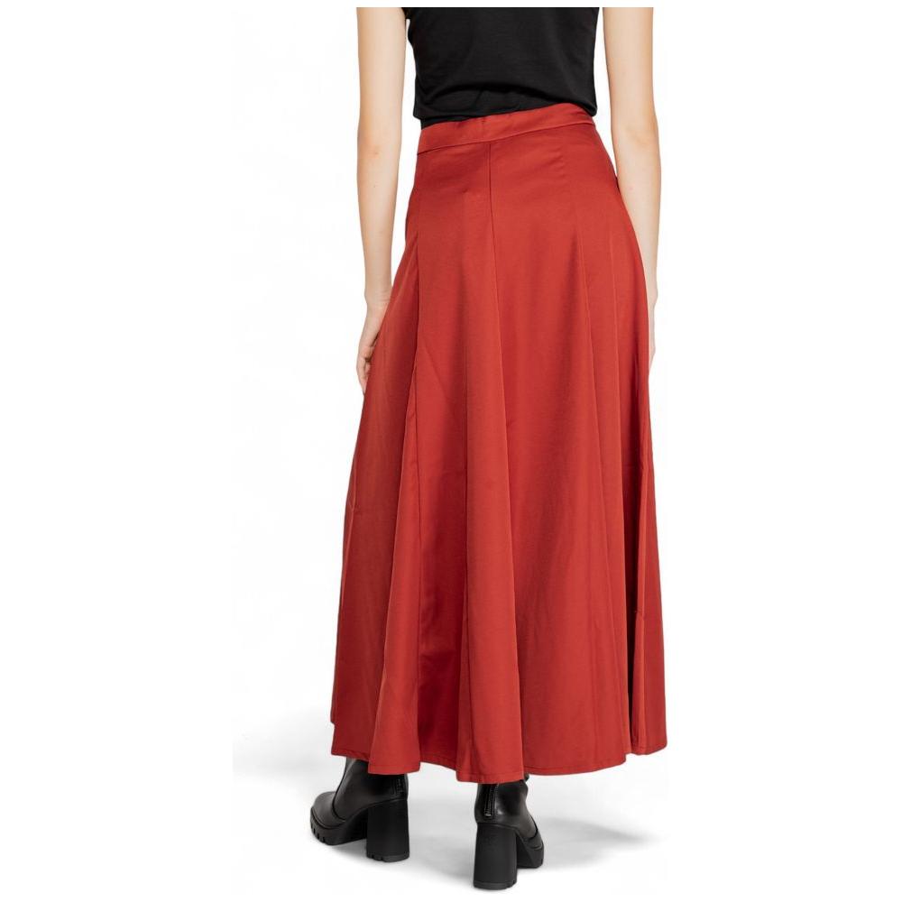 Vero Moda red polyester skirt for women, part of the fall/winter collection, showcasing a stylish and versatile look.
