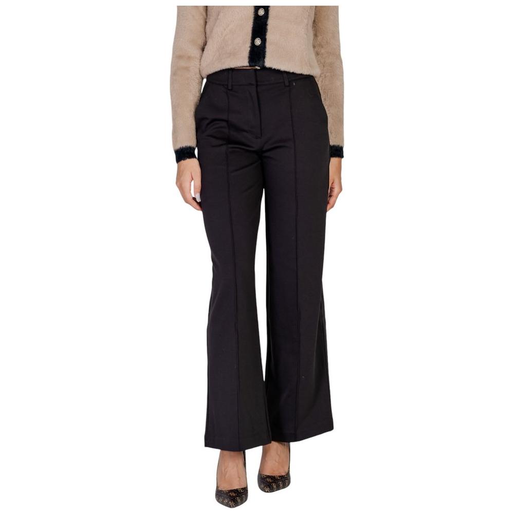 ICHI women's black polyester pants, fall/winter collection. Stylish blend of polyester, viscose, and elastane for comfort and elegance.
