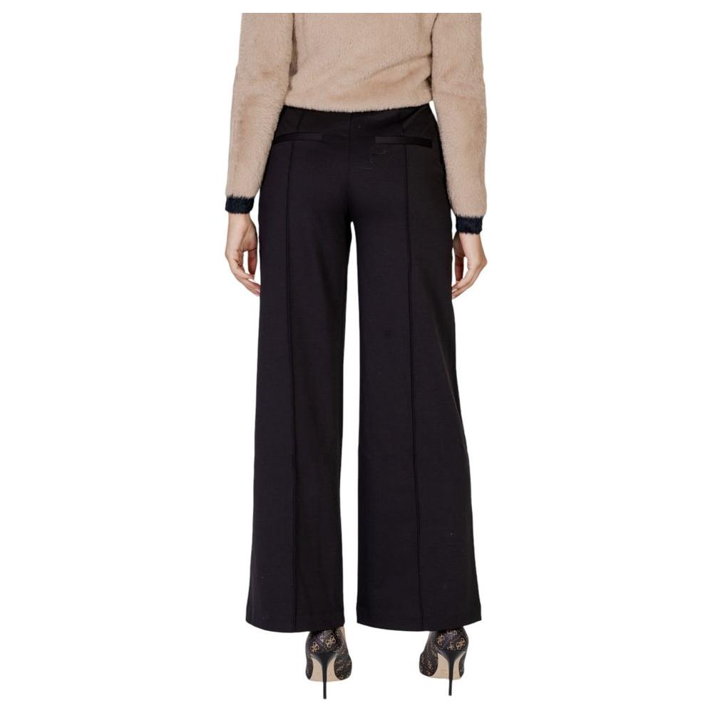 Back view of ICHI women's black polyester jeans and pants, part of the fall/winter collection, made with polyester, viscose, and lycra.