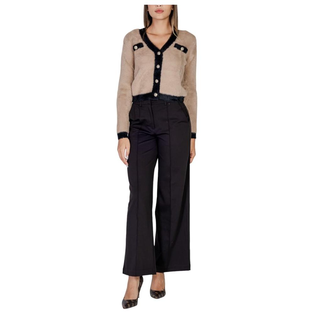 Woman wearing ICHI black polyester jeans and pants, part of Fall/Winter collection, made from 74% polyester, 22% viscose, and 4% elastane.