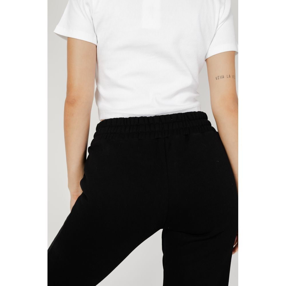 Woman wearing Blauer black cotton jeans, part of women's sport pants collection, Autumn/Winter. 64% cotton, 36% polyester.