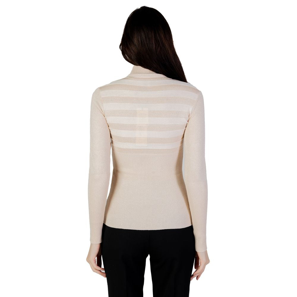 Back view of woman wearing Morgan De Toi pink viscose sweater for fall/winter collection with knitwear details.
