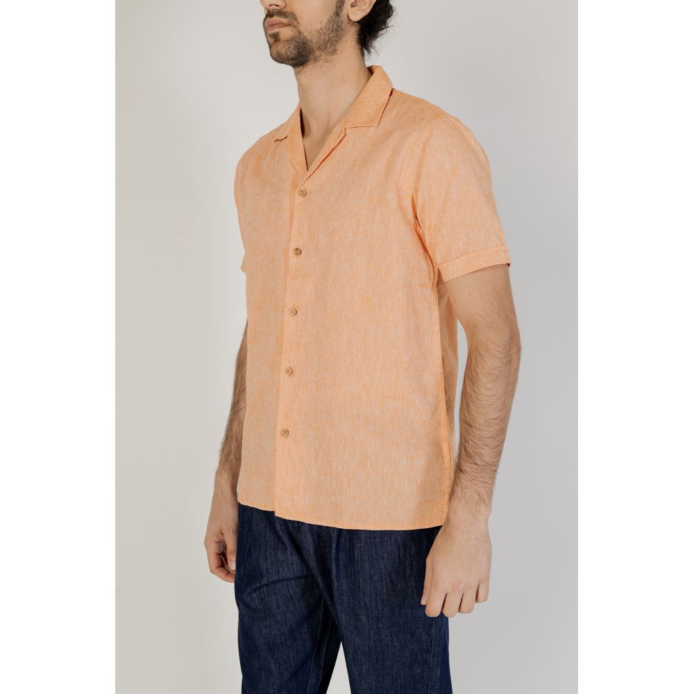 Men's Hamaki-Ho orange linen shirt, short-sleeved, part of the spring/summer collection, made of 55% linen and 45% cotton.