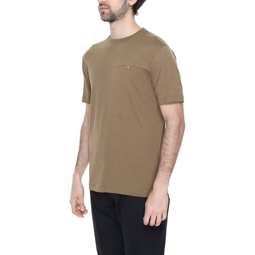 Side view of a man wearing a Hamaki-Ho gray cotton t-shirt from the Spring/Summer collection, made of 100% cotton.