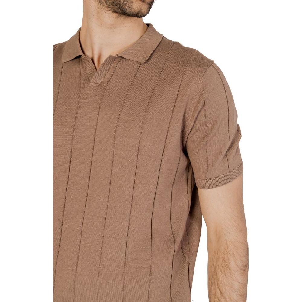Men's short sleeve brown cotton t-shirt by Hamaki-Ho, featuring yarn texture. Ideal for spring/summer collection.