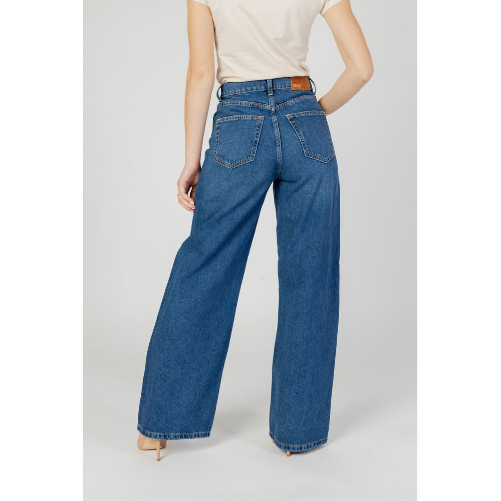 Women's baggy blue cotton jeans, autumn/winter collection, 100% cotton, back view showcasing fit and style for fashion enthusiasts.