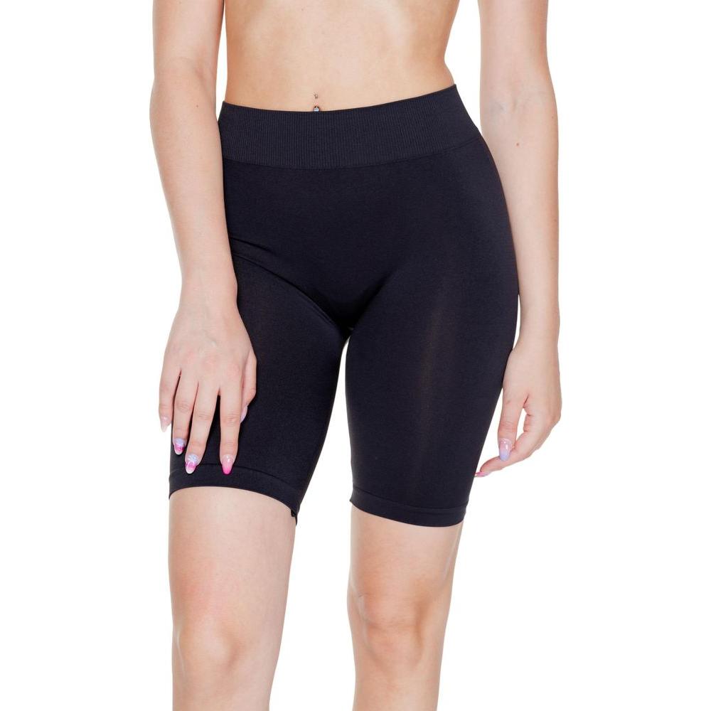 Vero Moda black nylon women's shorts, spring/summer collection, featuring composition: 77% nylon, 16% polyamide, 7% elastene.