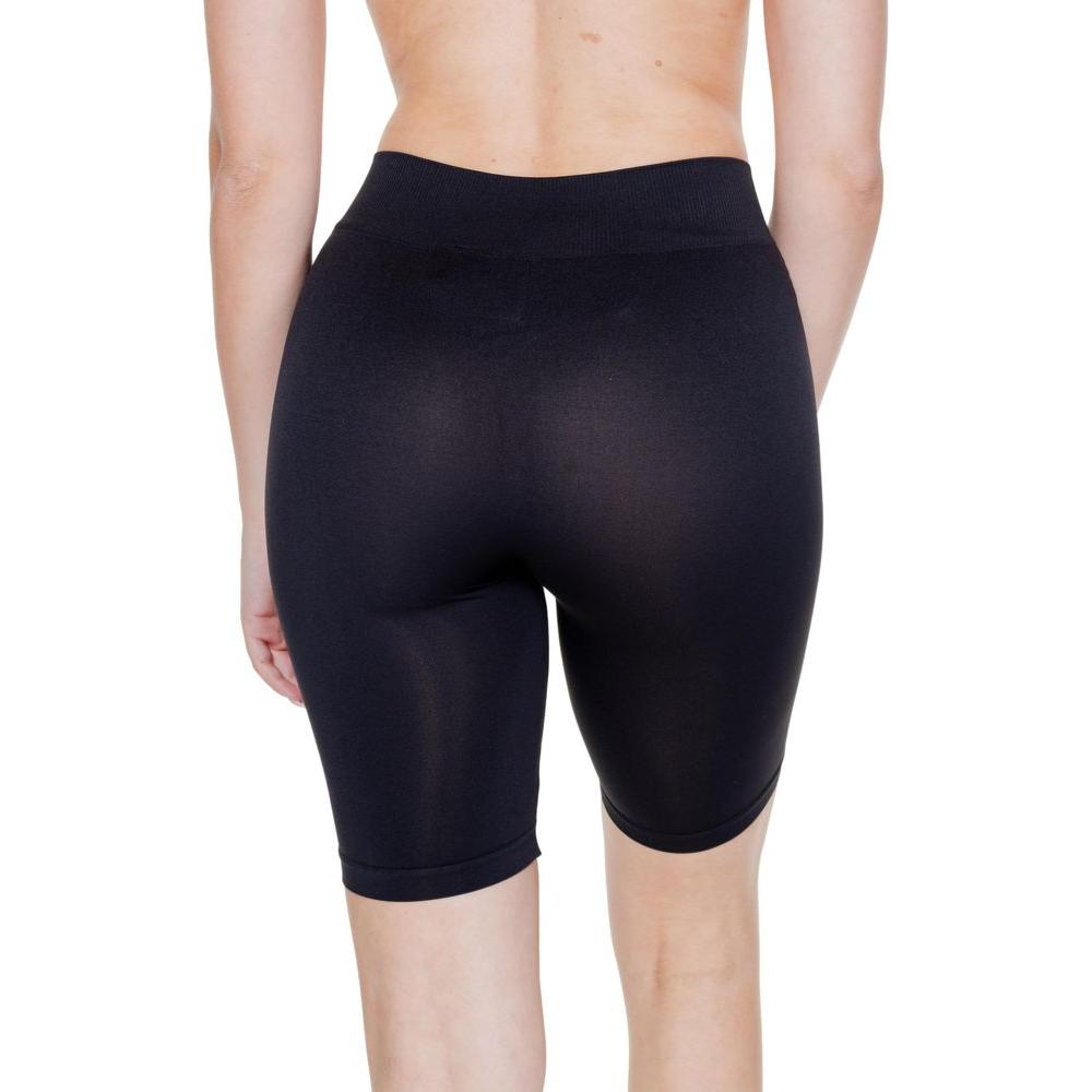 Back view of Vero Moda Black Nylon Women's Shorts, ideal for spring/summer. Composition: 77% nylon, 16% polyamide, 7% elastene.