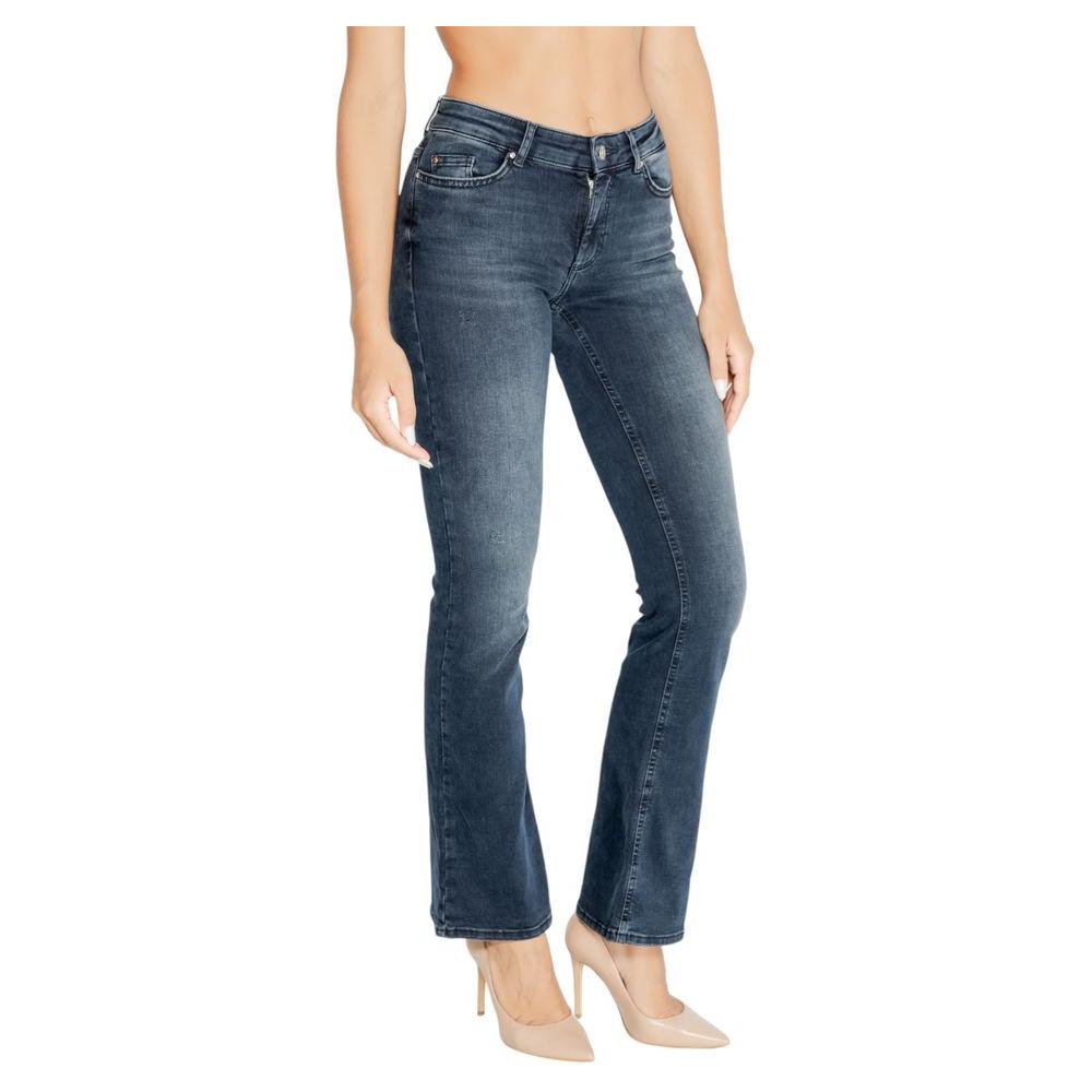 Women's blue cotton jeans, fall/winter collection, featuring 92% cotton blend for comfort and style.