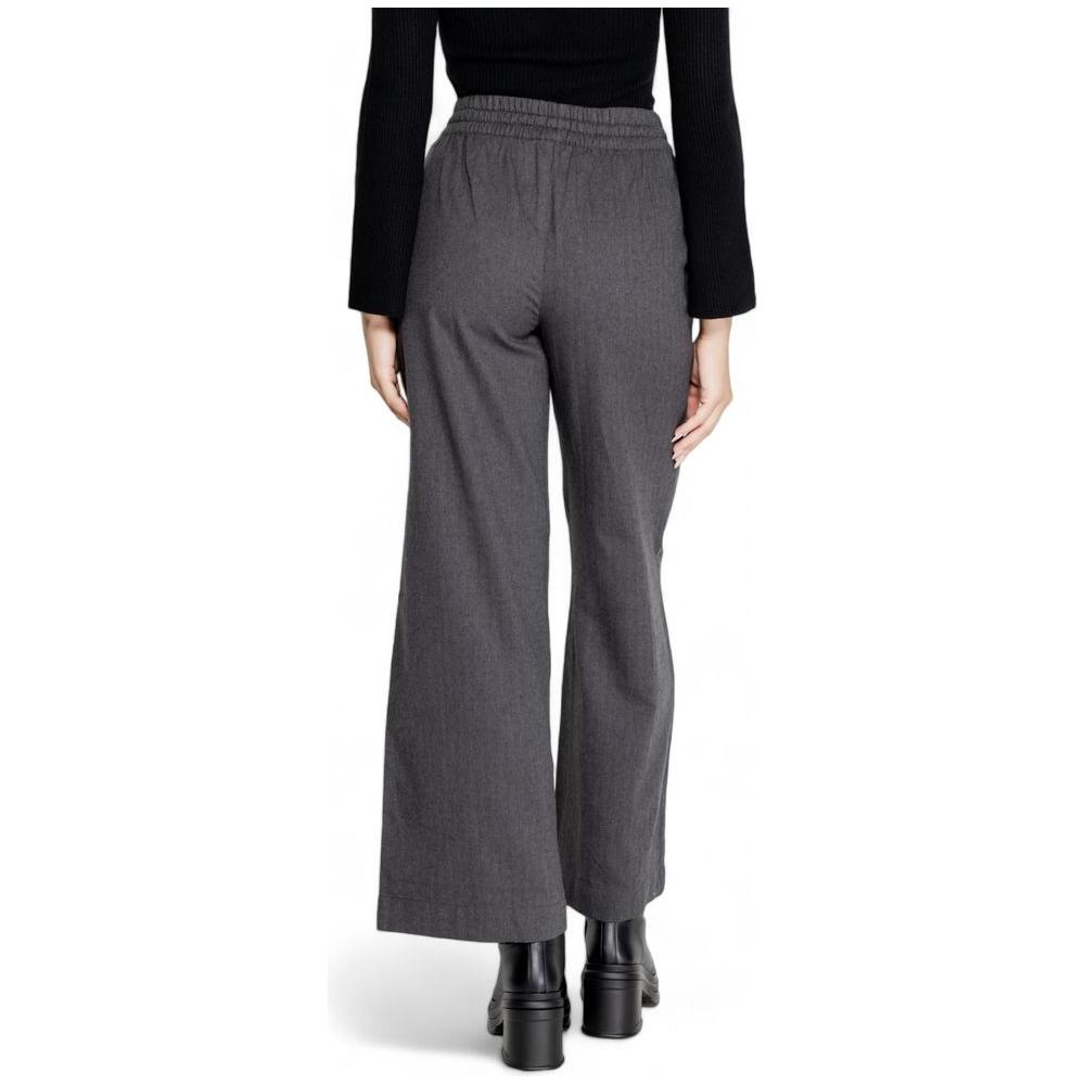 Jacqueline De Yong women's gray cotton pants, featuring fall/winter collection fashion with a blend of cotton, polyester, and viscose.