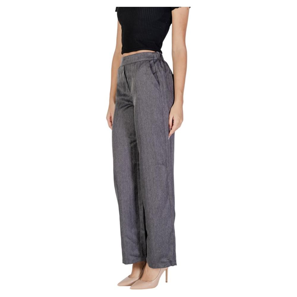 Jacqueline De Yong women's gray polyester pants for fall and winter collection, featuring a stylish design.