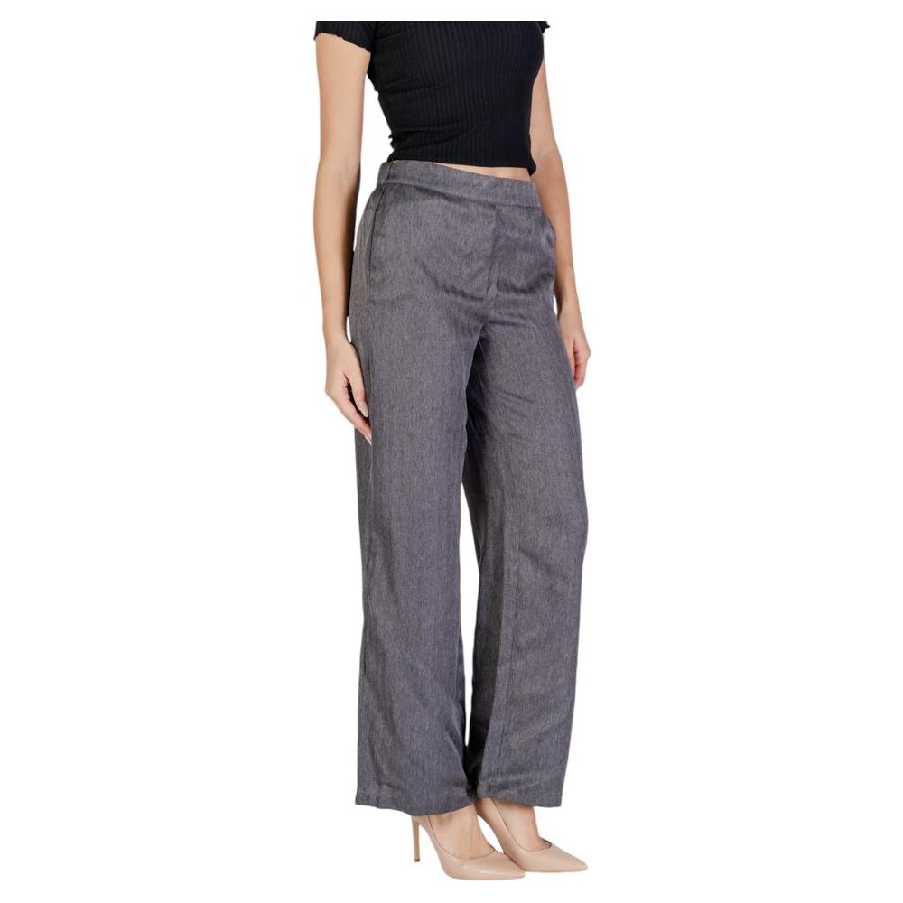 Women's Jacqueline De Yong gray polyester pants, fall/winter collection, featuring a stylish and comfortable design.