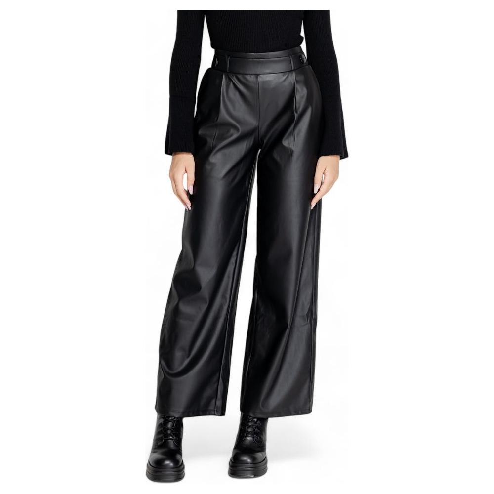 Jacqueline De Yong black polyester women's pants for fall/winter collection, 50% polyurethane blend, shown on model