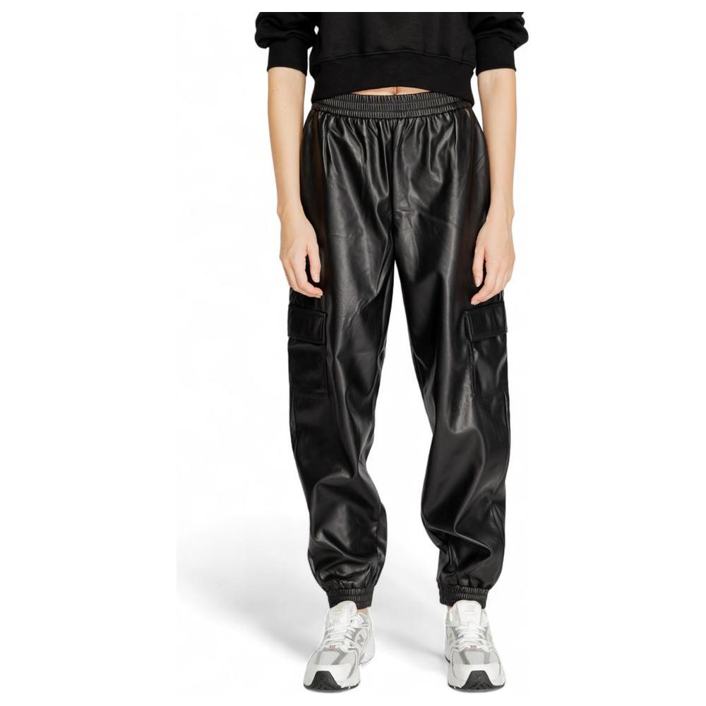 Women's black polyester pants, fall/winter collection, 100% polyester, modern casual style, ideal for versatile urban looks.