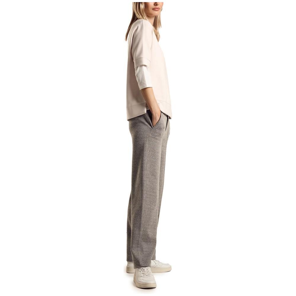 Woman wearing Street One black viscose pants, side view. Fall/Winter collection, 95% viscose, 5% elastane for comfort.