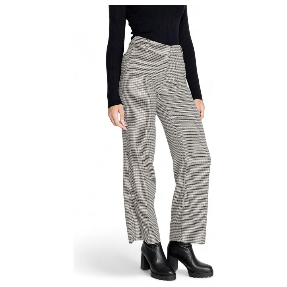 Women's plaid polyester pants for fall/winter, featuring a blend of polyester, viscose, and lycra for comfort and style.
