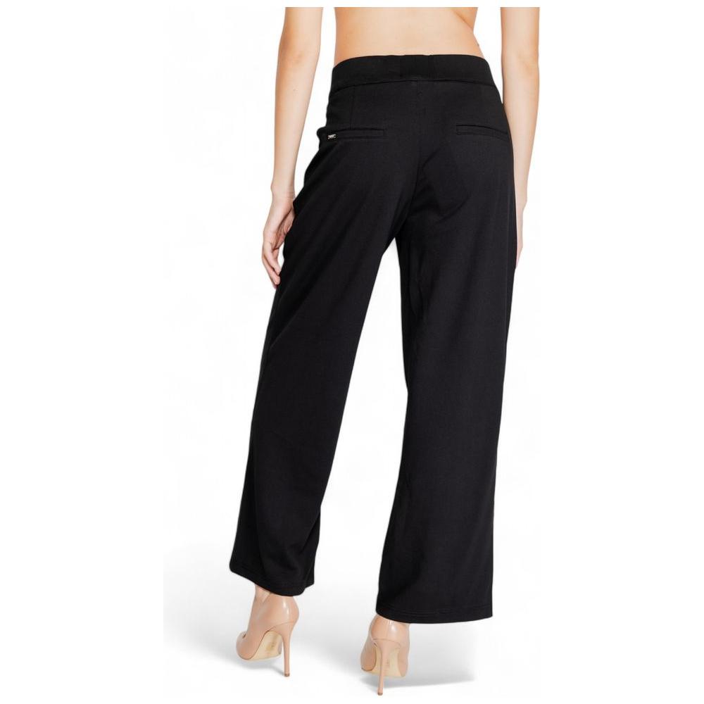Rear view of Street One black viscose women’s pants from the fall/winter collection, made with 68% viscose, 28% polyester, 4% elastane.