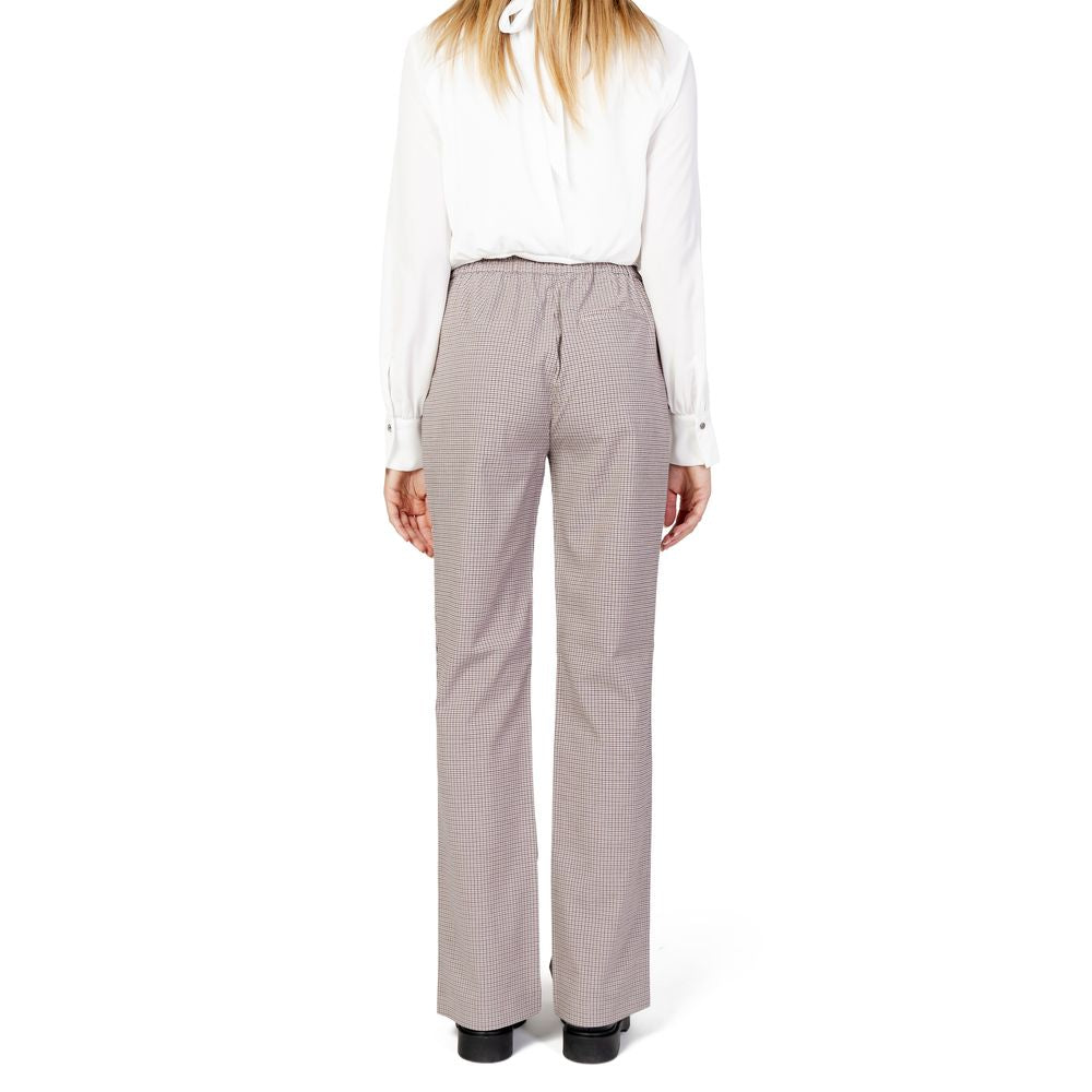 Back view of woman wearing Only Beige polyester cigarette pants from Autumn/Winter collection, 65% polyester, 33% viscosa, 2% Lycra.