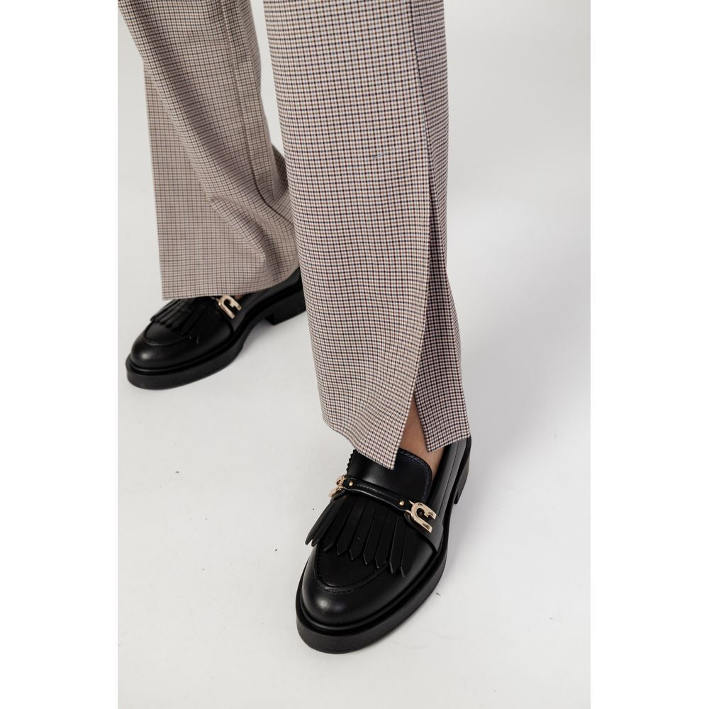 Women's beige cigarette pants in polyester blend, autumn/winter collection, paired with black loafers on white background.