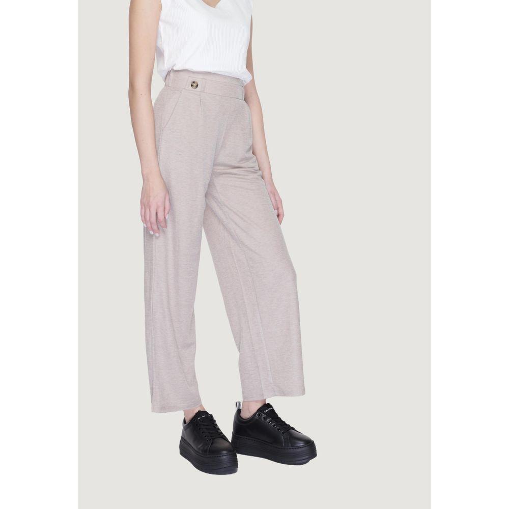 Woman wearing Jacqueline De Yong gray palazzo trousers, spring/summer collection, viscose-nylon blend, styled with black shoes.