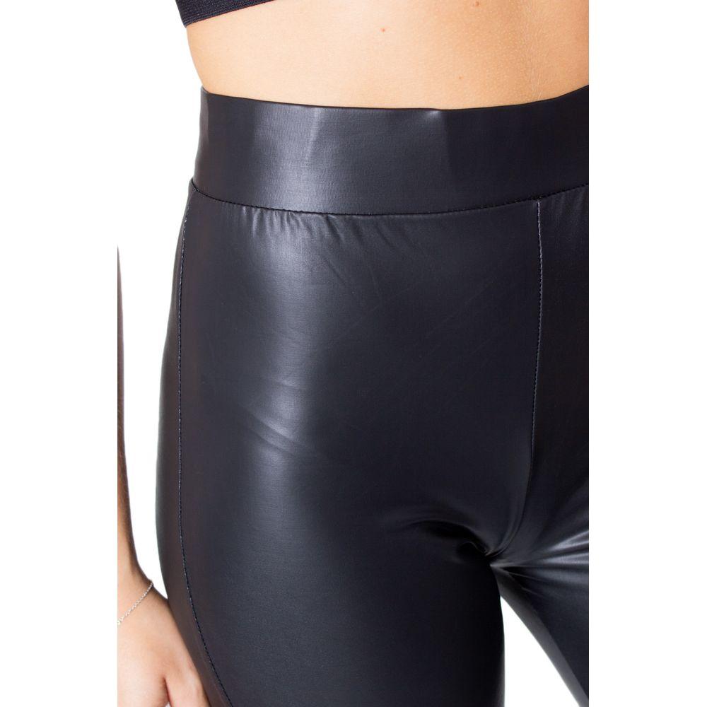 Woman wearing glossy black polyester leggings with a high waist, emphasizing comfort and style for casual or elegant occasions.