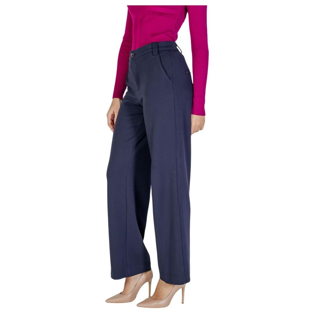 Street One blue viscose women’s pants from the Fall/Winter collection, composed of 61% viscose, 32% polyamide, 7% elastane.