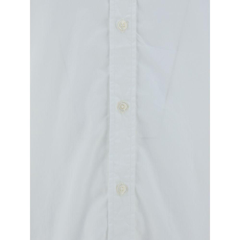 Close-up of Deperlu cotton poplin shirt featuring front button closure and classic design.