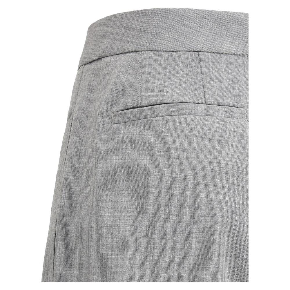 Close-up of Fabiana Filippi Spoleto pants in gray wool, highlighting back welt pocket and high waist design with refined style.