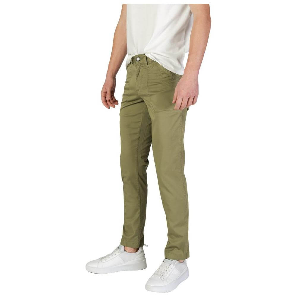 Refrigiwear green cotton jeans and pants for men, regular fit, ideal for fall and winter, made of 98% cotton and 2% elastane.