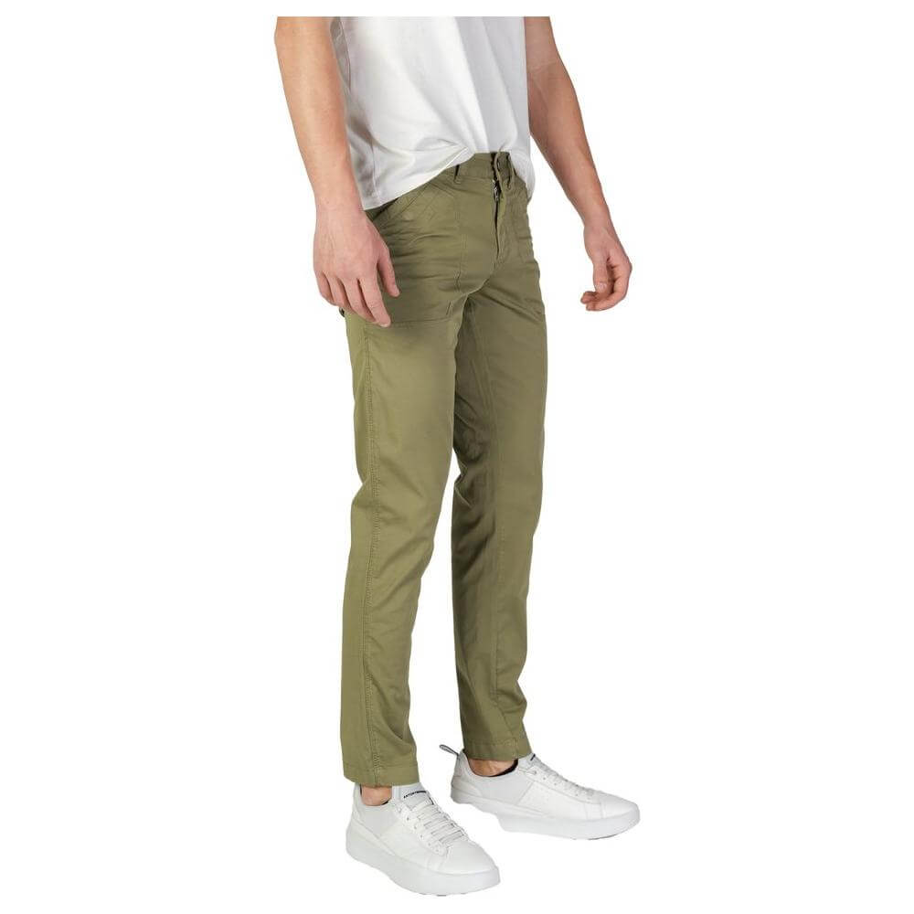 Refrigiwear green cotton men's pants, regular fit, fall/winter collection, 98% cotton, 2% elastane, side view on model.