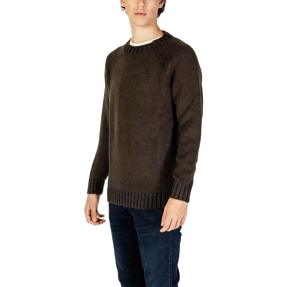 Men's Hydra Clothing gray acrylic sweater, fall/winter collection, featuring a blend of acrylic, cotton, wool, and nylon.