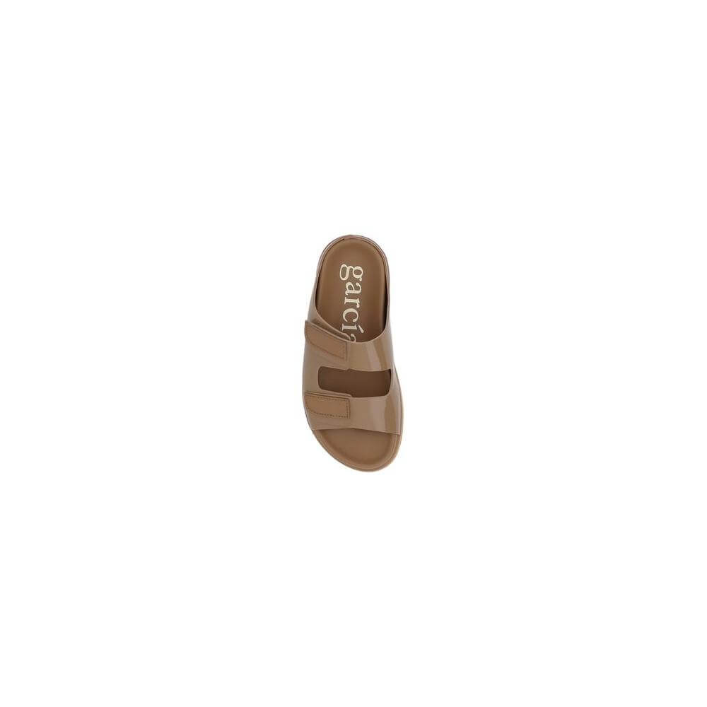 Pedro García Dominika Sandals in beige leather with adjustable Velcro straps and logoed insole for comfort and style.