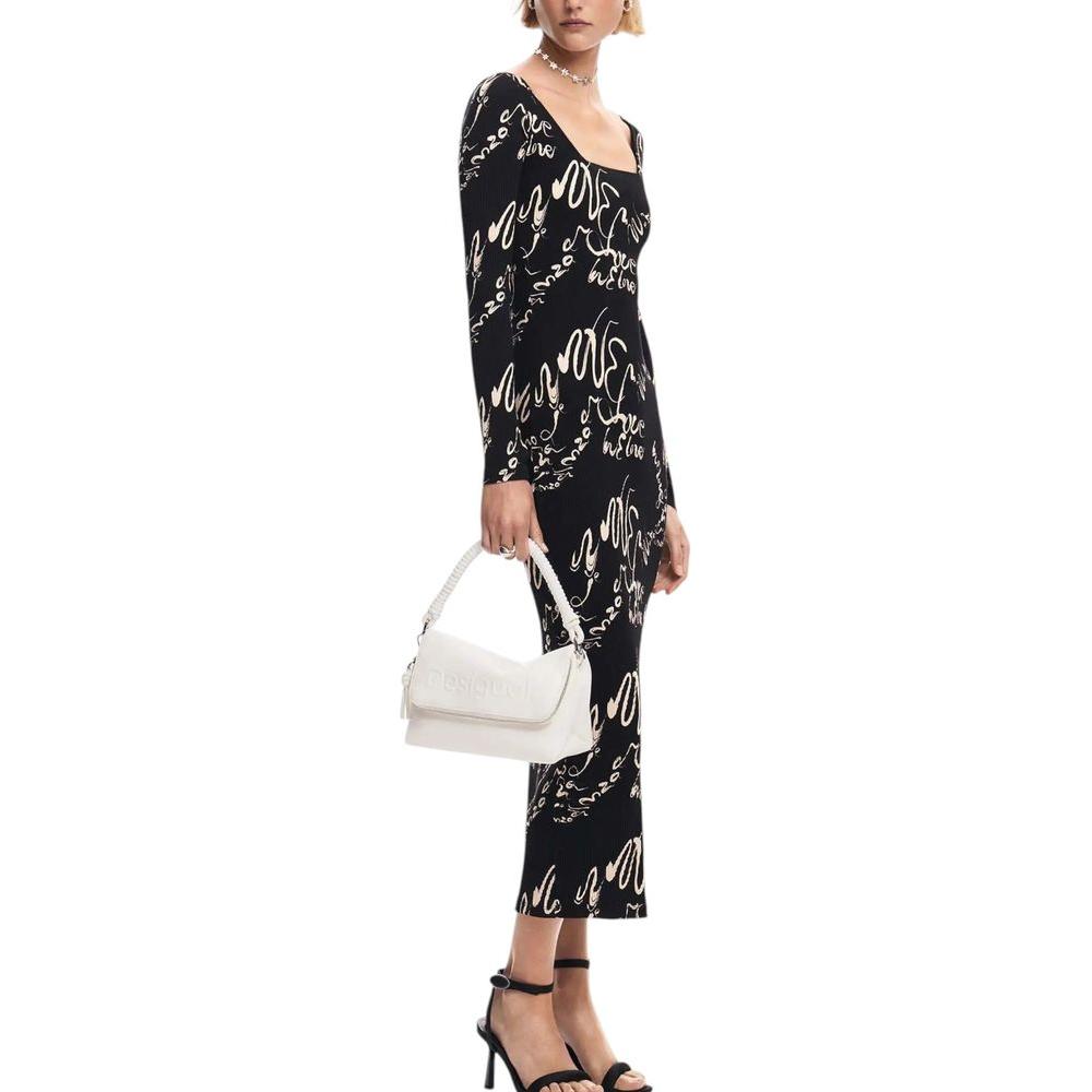 Model carrying Desigual White Polyethylene Handbag, part of women's medium bags collection for Spring/Summer, made of 100% polyurethane.