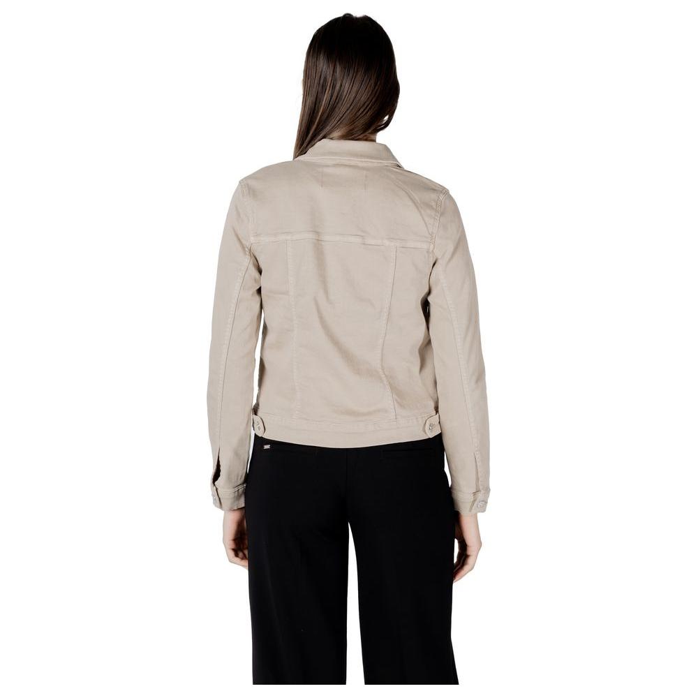 Back view of a woman wearing Street One beige cotton jacket with front pockets and metallic buttons, ideal for casual looks.