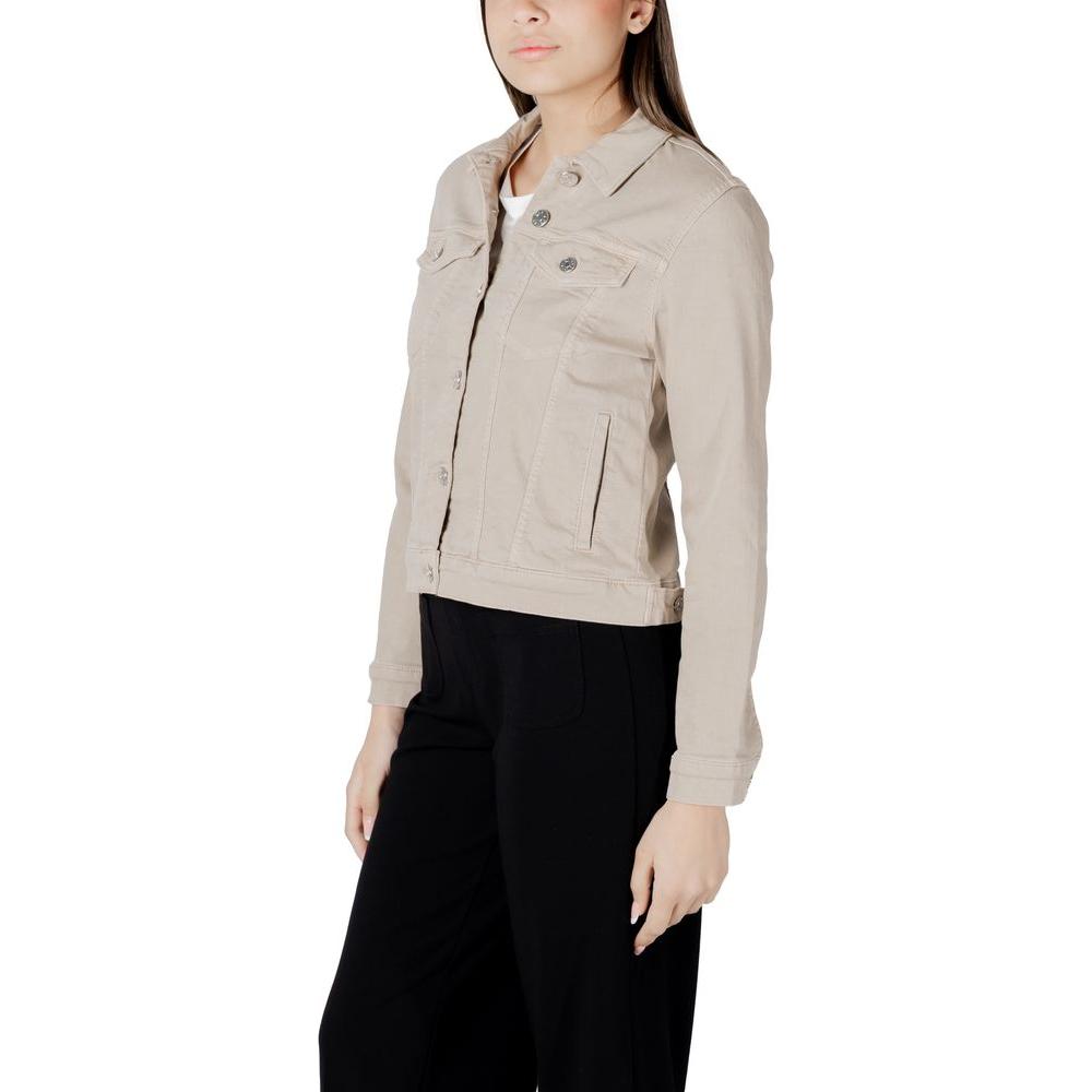 Woman wearing Street One beige cotton jacket with metallic buttons and front pockets, perfect for casual looks and comfort.