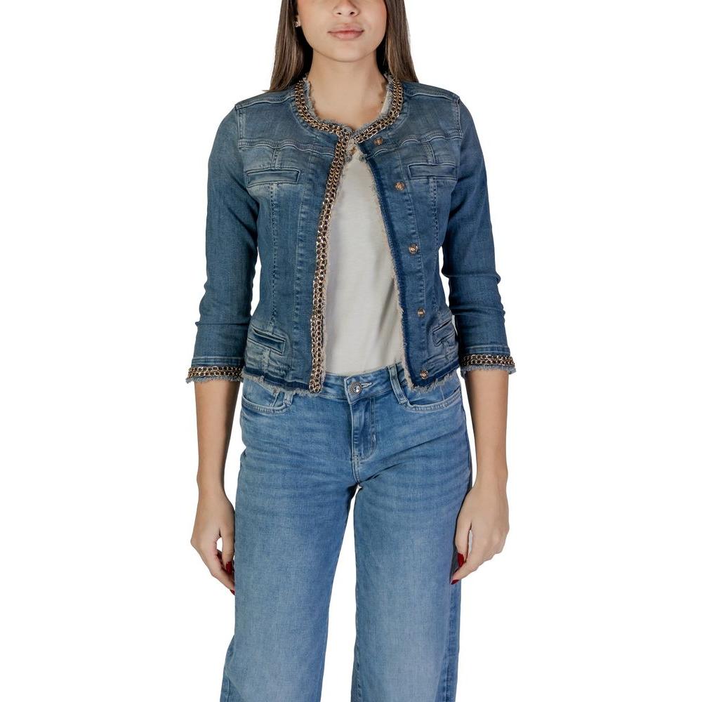 Woman wearing Liu Jo light blue cotton jacket for spring/summer, featuring a stylish design, 98% cotton composition.