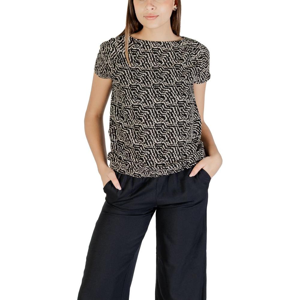 Street One black viscose short-sleeve blouse with mixed patterns, worn by woman; elegant, lightweight, stylish for any occasion.