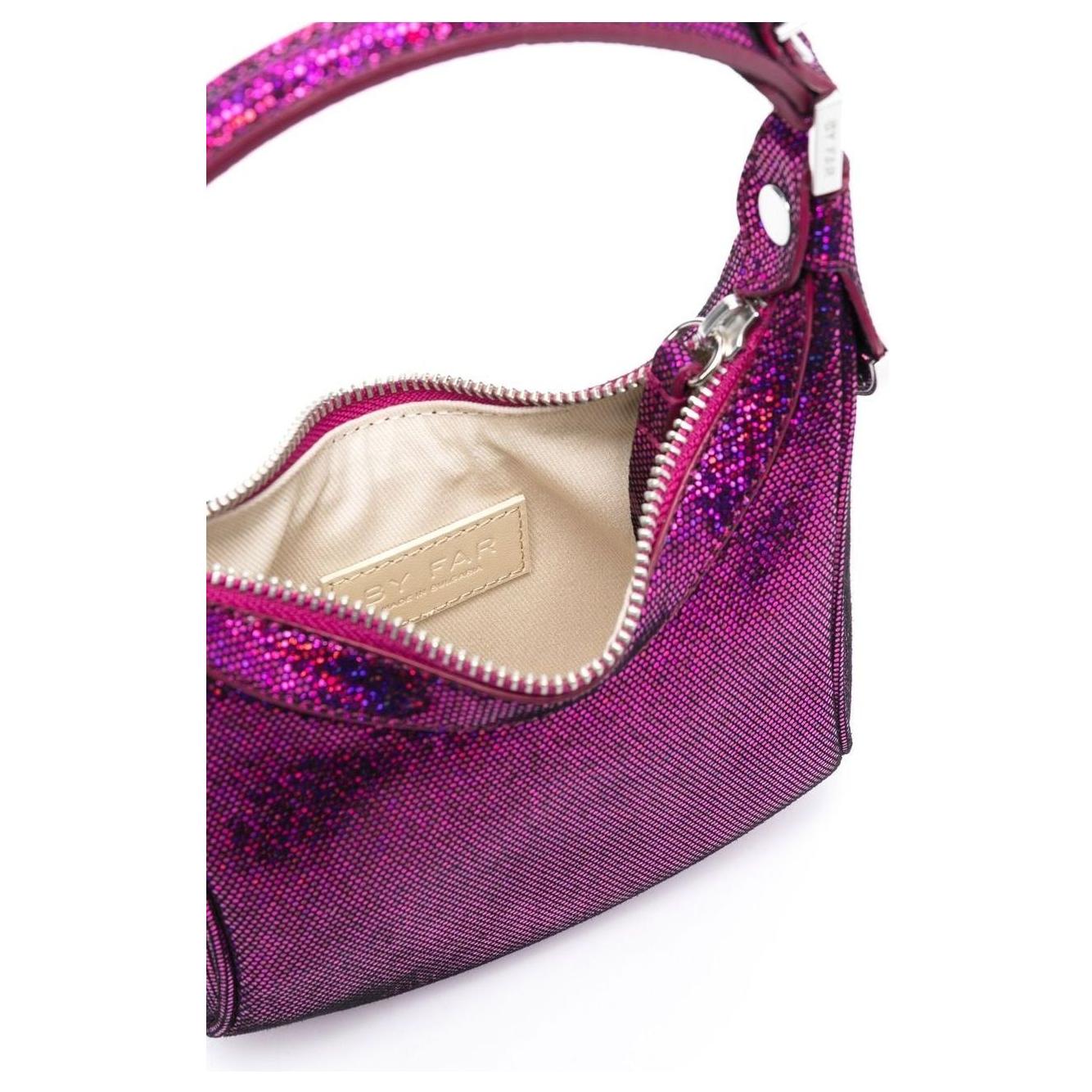 Front view with bag zipped and handles upright.