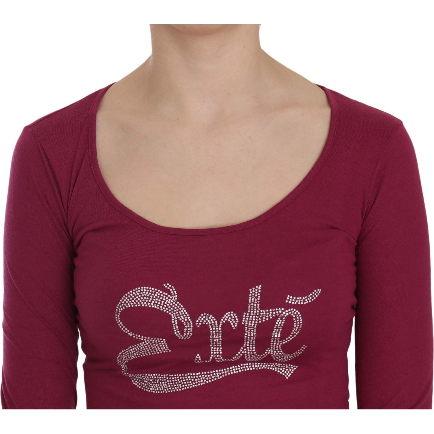 بلوزة إكستي فوشيا مزينة بالكريستال بفتحة رقبة على شكل حرف U