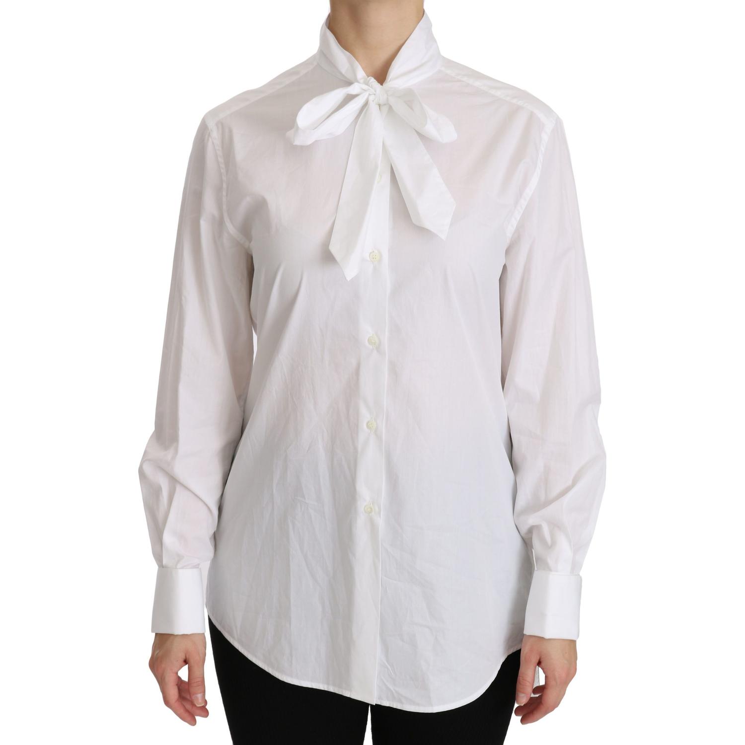 优雅的白色高领 Polo 衫