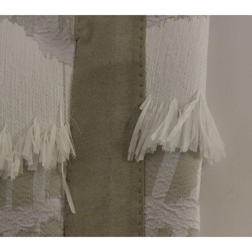 白色和灰色色调的优雅铅笔裙