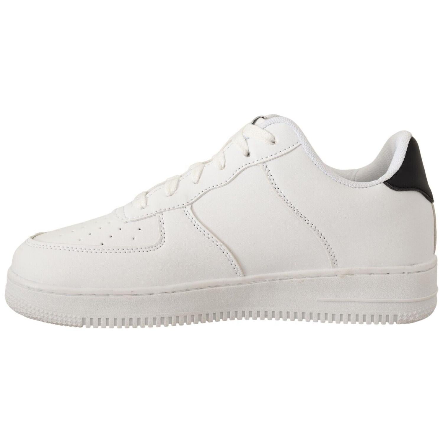 别致的白色皮革低帮运动鞋