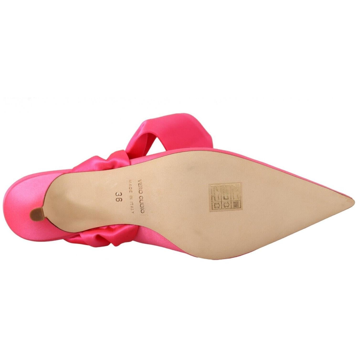 别致的粉色小猫高跟鞋，适合优雅的夜晚